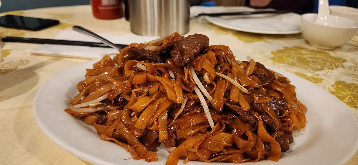 Fried Rice Noodles with Beef Soya Sauce 干炒牛河